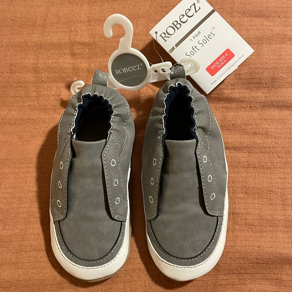 BNWT Robeez soft soles 18-24mo